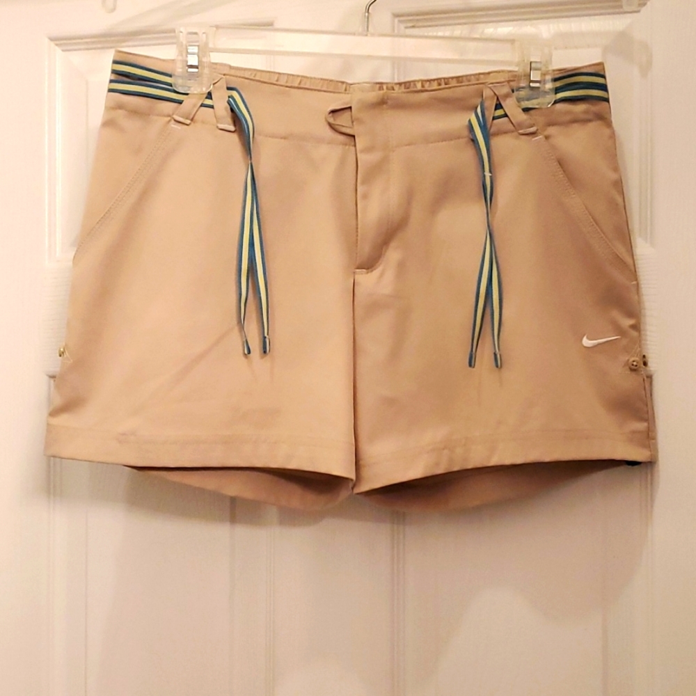 Nike Women's Small 4-6 Golf Shorts with Built-In Belt & Adjustable Length
